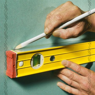 ابزارهای نصب کاغذدیواری؛ تراز، شاقول و چاک لاین